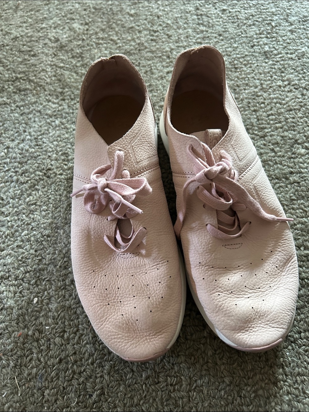 UGG Women's Pale Pink Lace-Up Leather Sneakers